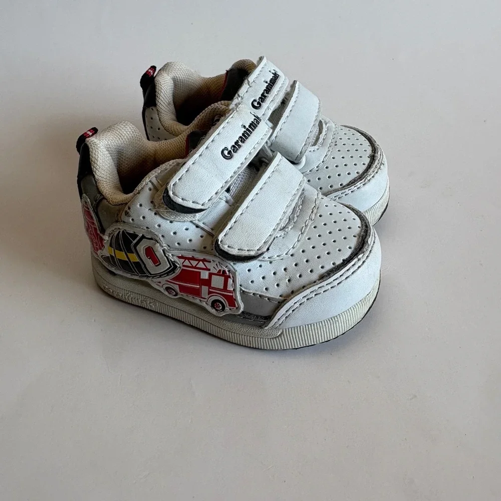 Garanimals Infant Boys Fire Truck Sneakers White Hook Loop Size 2‎ Y2K